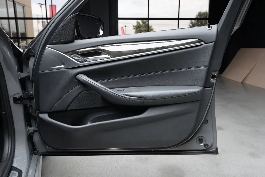 BMW 5 Series photo 38