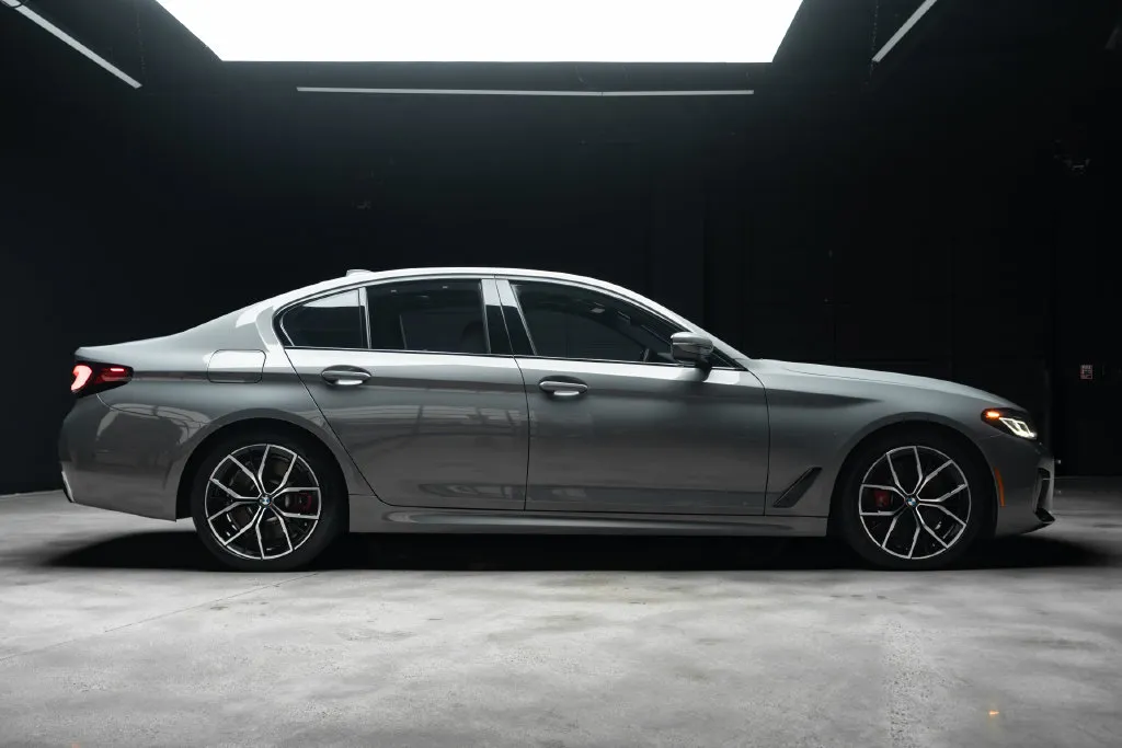 BMW 5 Series photo 10