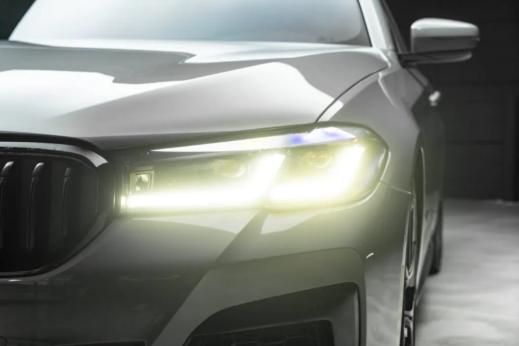 BMW 5 Series photo 4