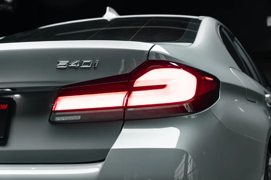BMW 5 Series photo 13
