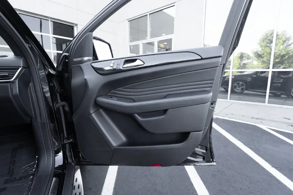Mercedes-Benz GLE photo 35