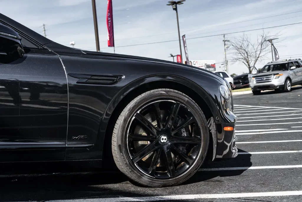 Bentley Flying Spur photo 11