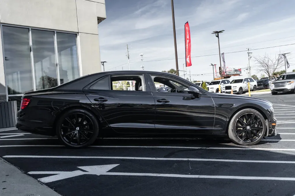 Bentley Flying Spur photo 13