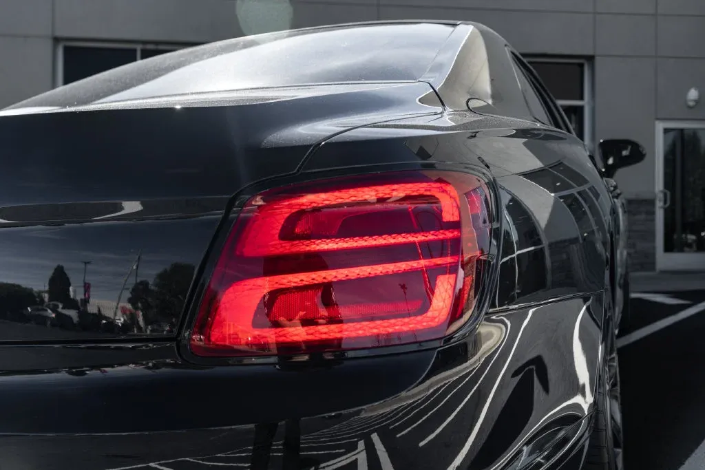Bentley Flying Spur photo 16