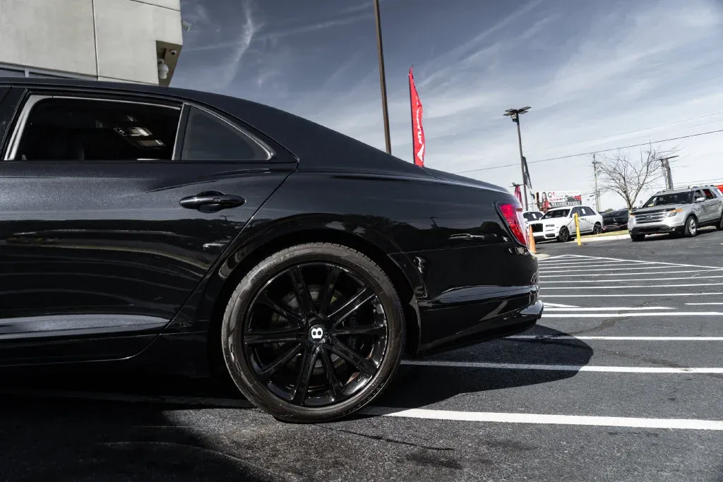 Bentley Flying Spur photo 23