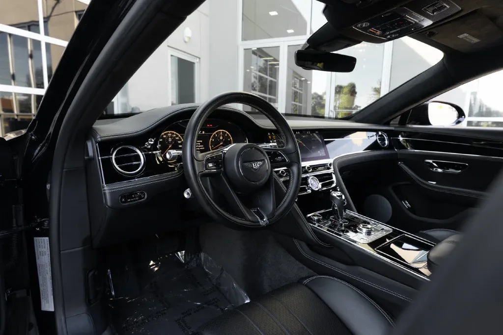 Bentley Flying Spur photo 26