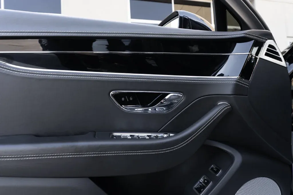Bentley Flying Spur photo 28