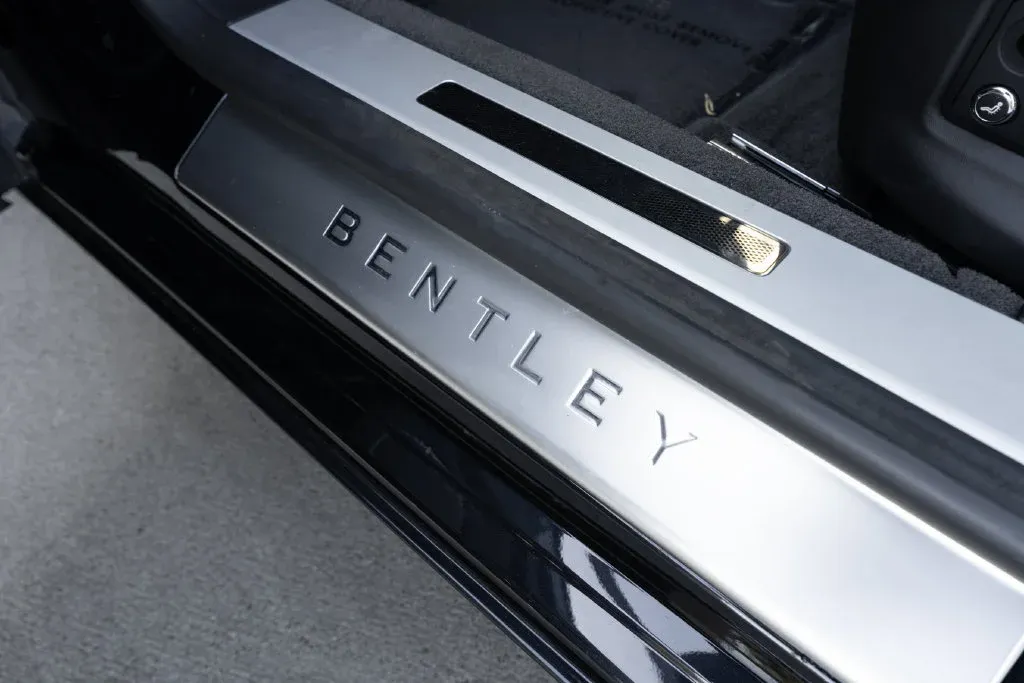 Bentley Flying Spur photo 31