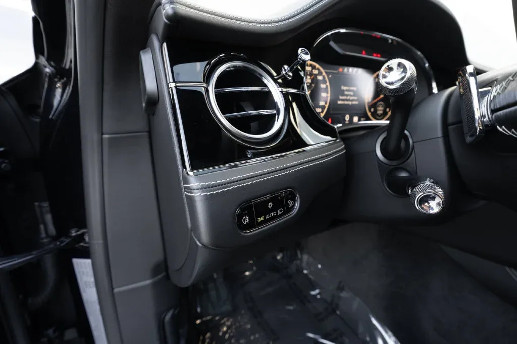 Bentley Flying Spur photo 35