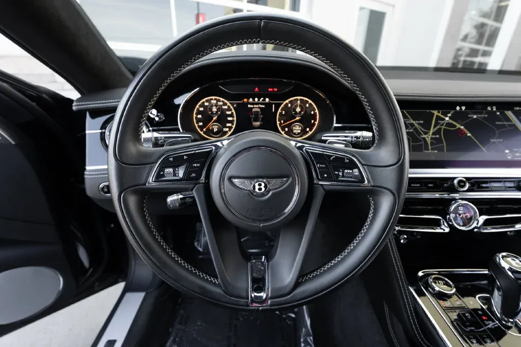Bentley Flying Spur photo 36