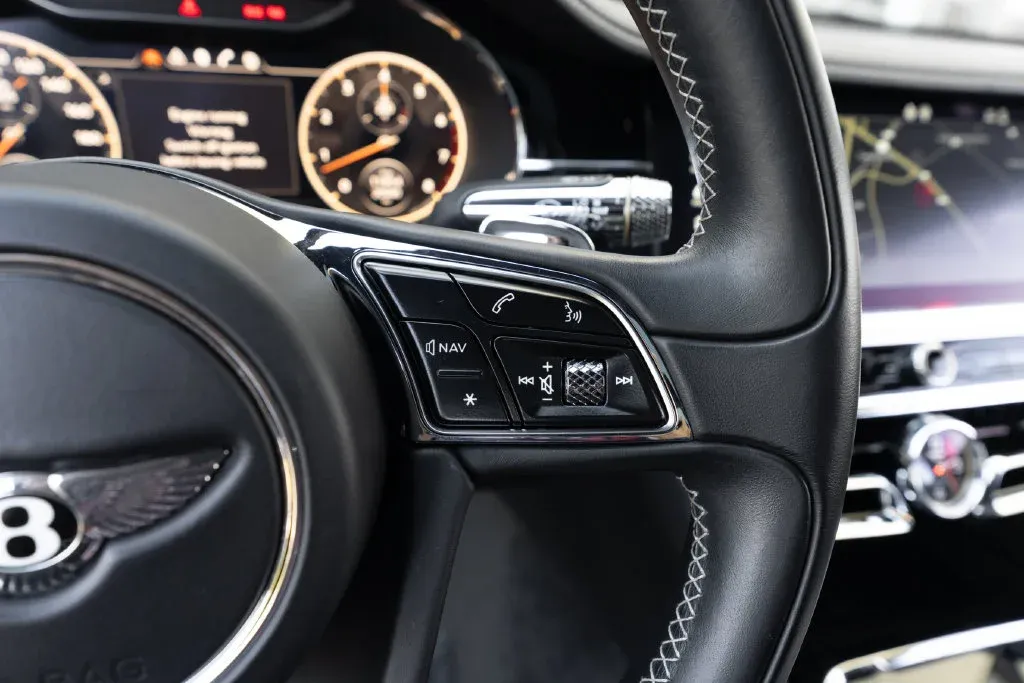 Bentley Flying Spur photo 37