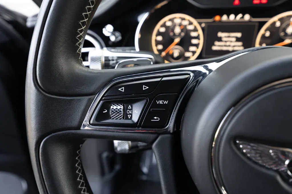 Bentley Flying Spur photo 38