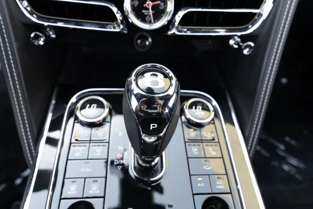 Bentley Flying Spur photo 48