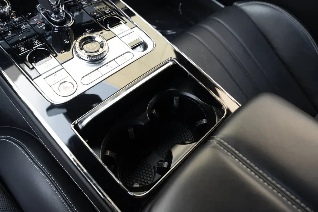 Bentley Flying Spur photo 50