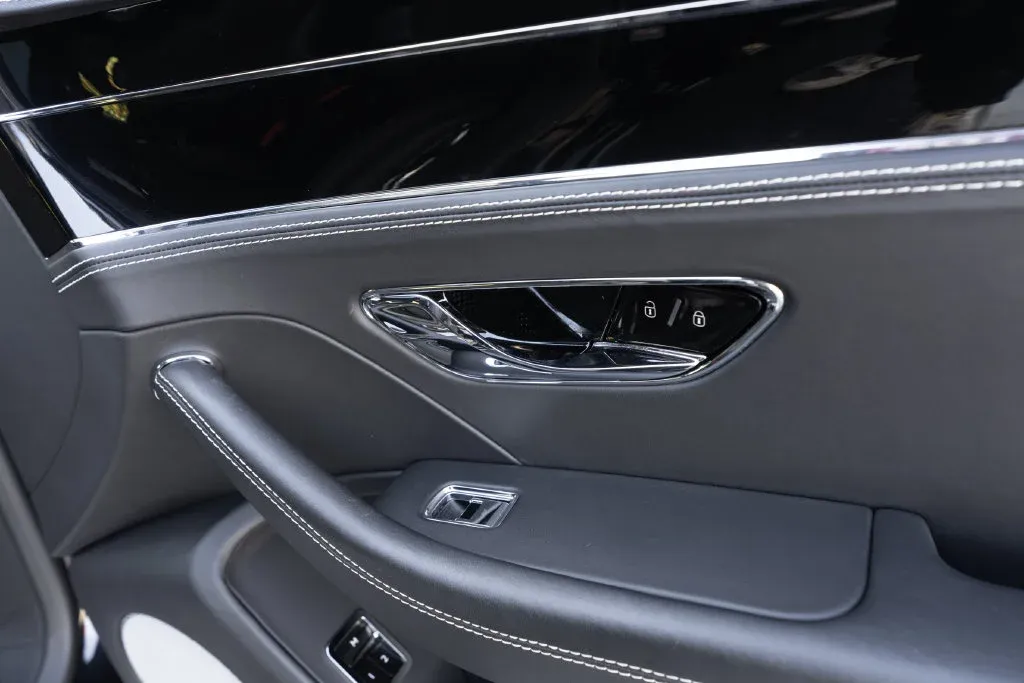 Bentley Flying Spur photo 57