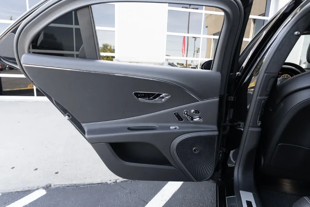Bentley Flying Spur photo 70