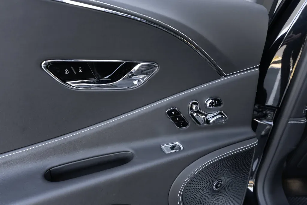 Bentley Flying Spur photo 71