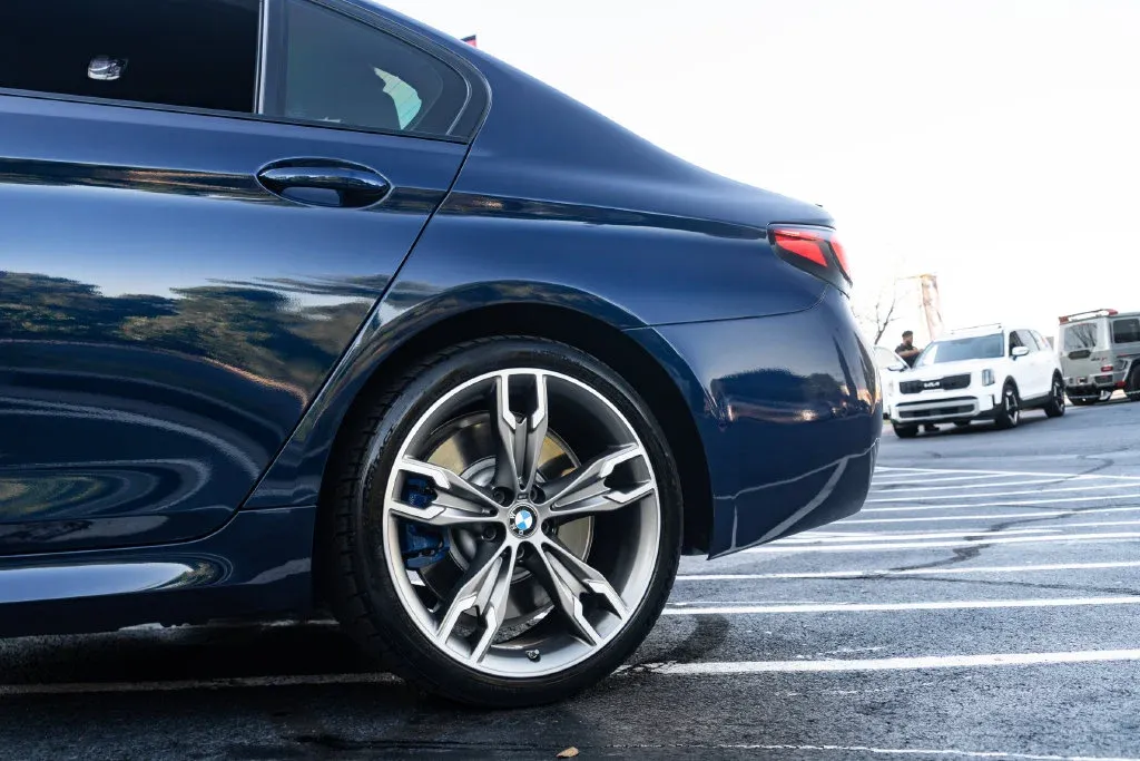 BMW 5 Series photo 14