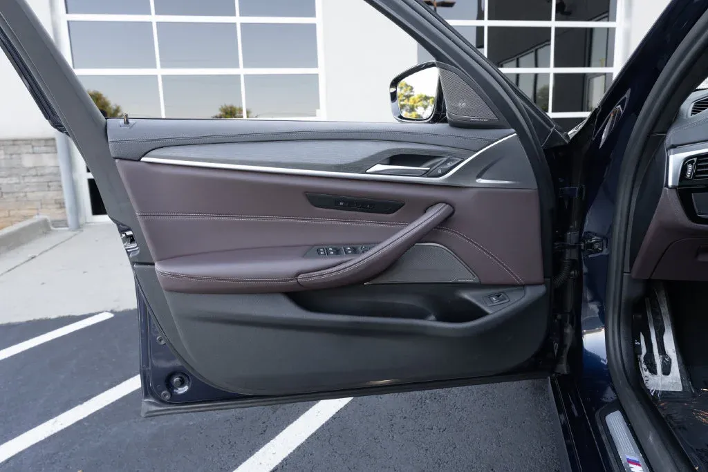 BMW 5 Series photo 18