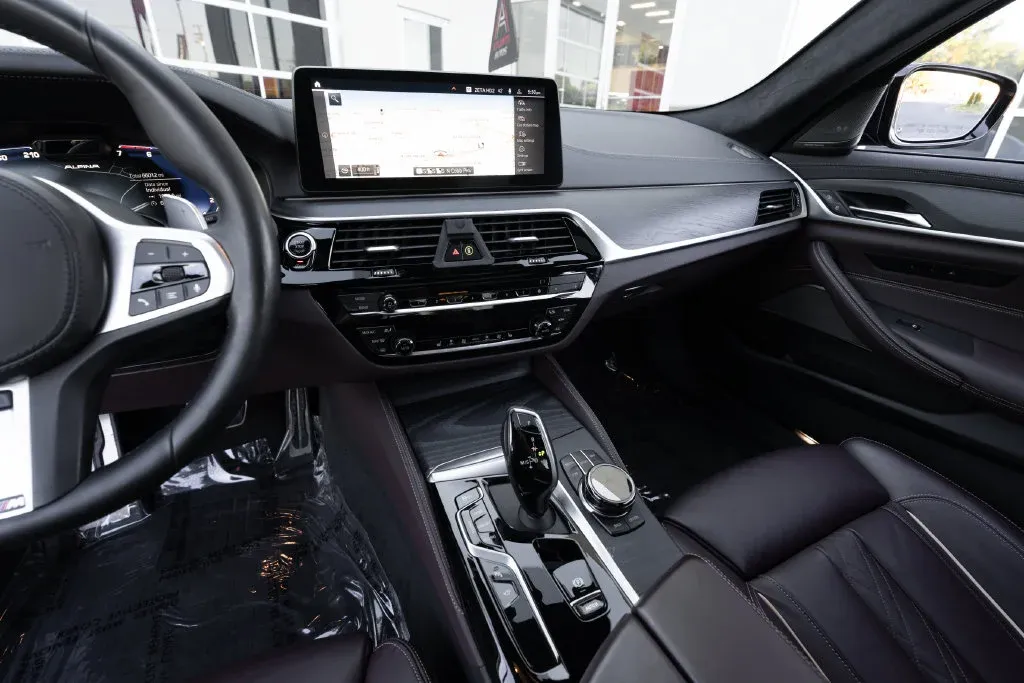 BMW 5 Series photo 27