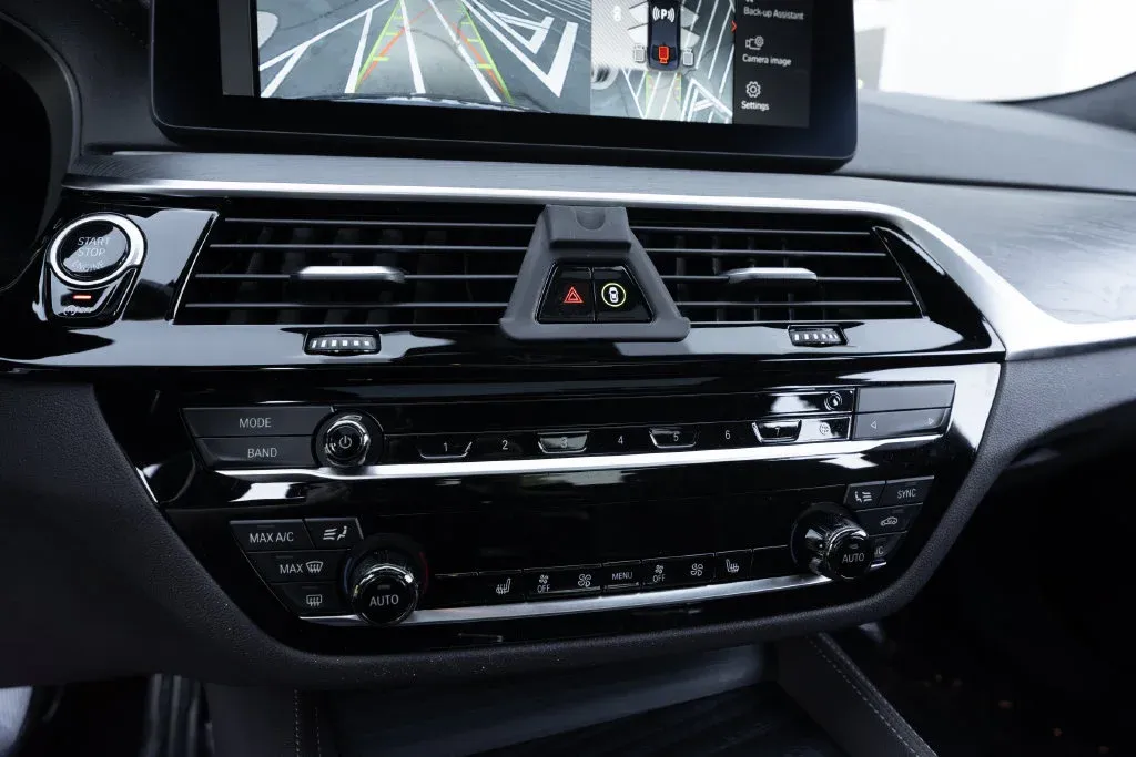BMW 5 Series photo 30