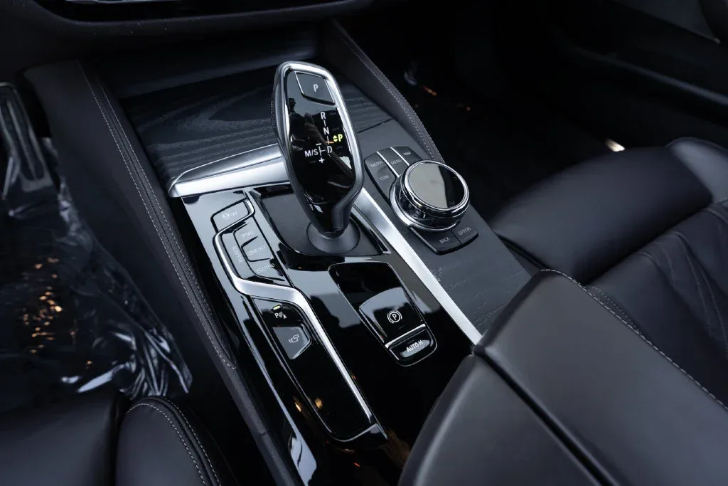 BMW 5 Series photo 31