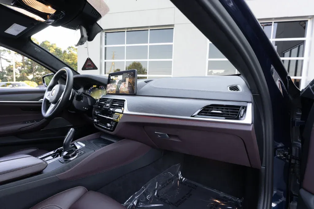 BMW 5 Series photo 32