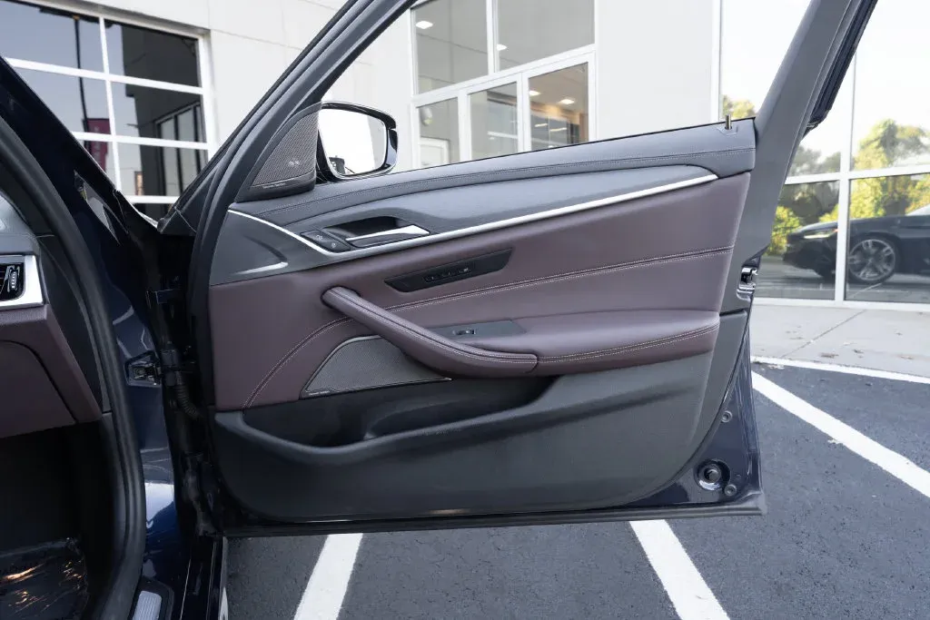 BMW 5 Series photo 34