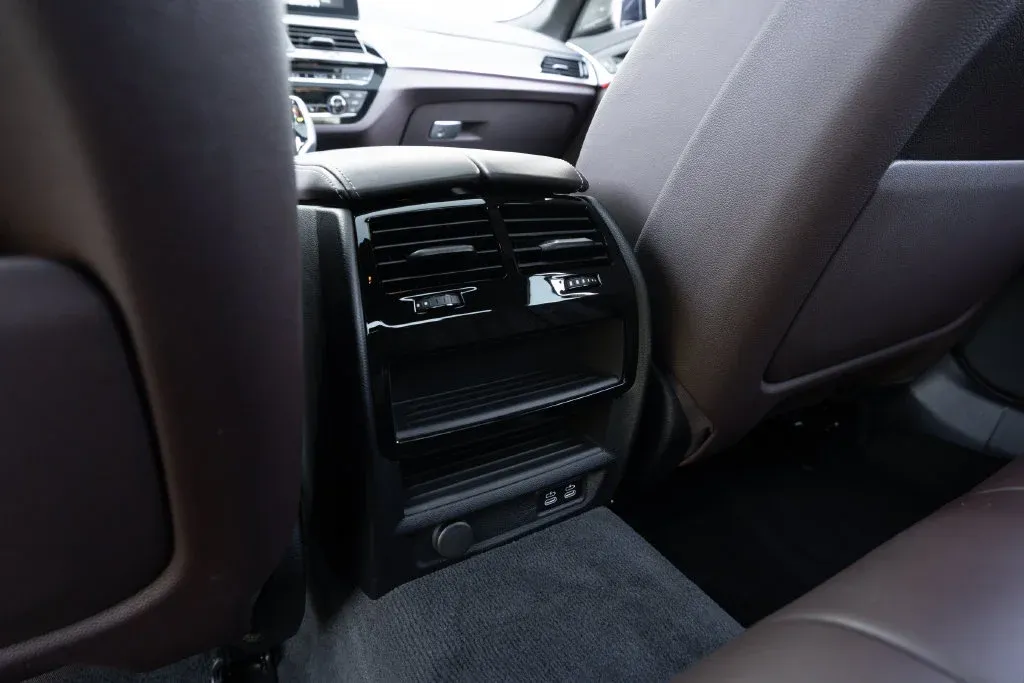 BMW 5 Series photo 36