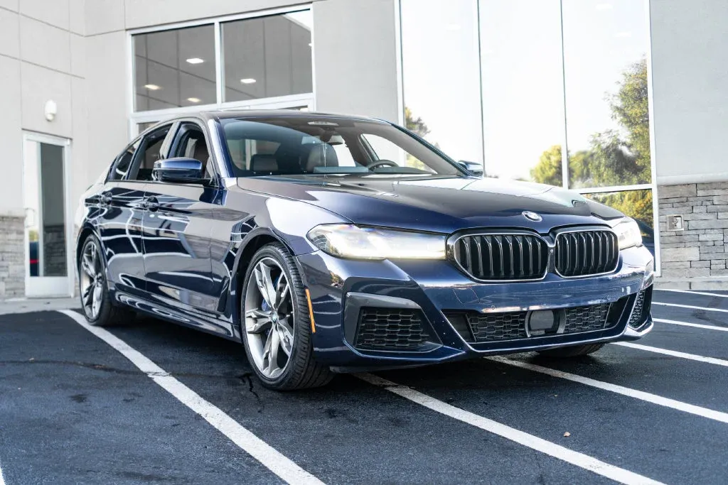 BMW 5 Series photo 6