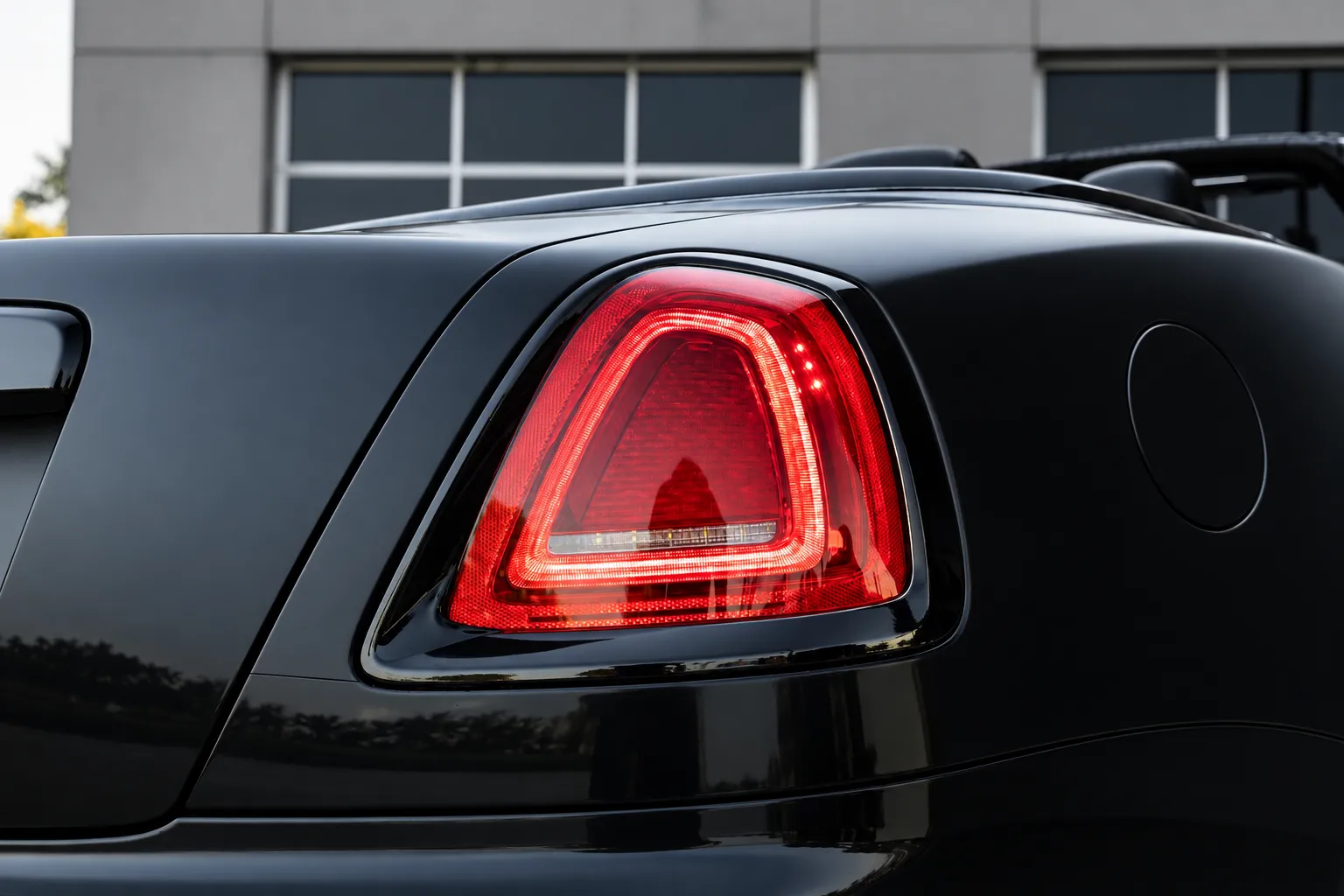 Rolls-Royce Dawn photo 15