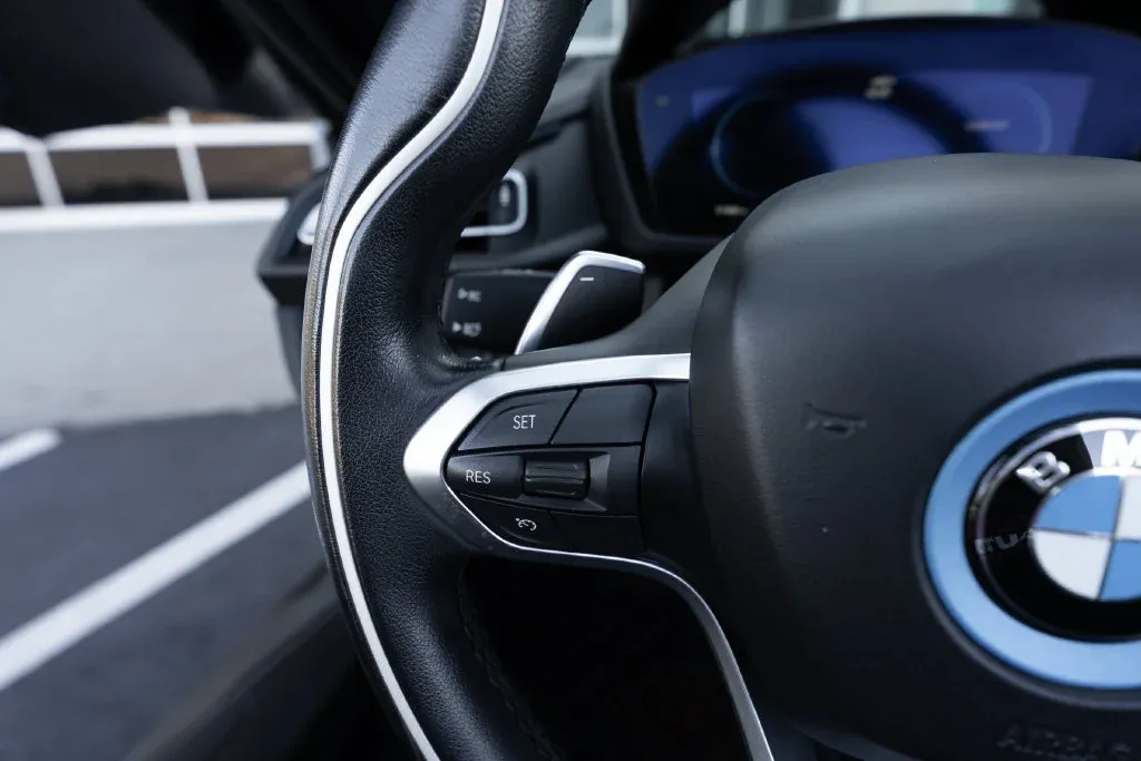BMW i8 photo 30