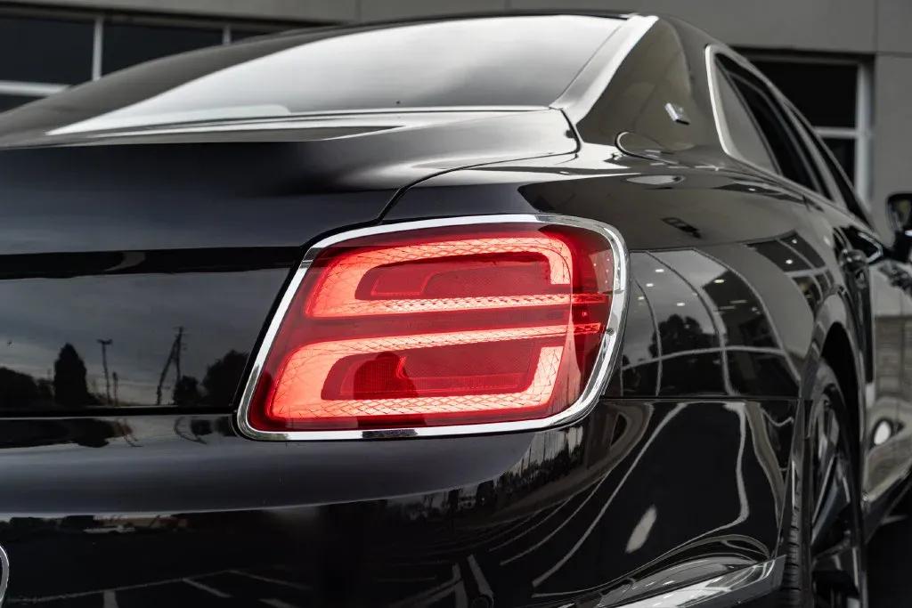 Bentley Flying Spur photo 19