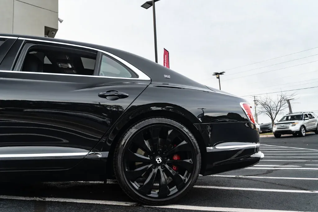 Bentley Flying Spur photo 25
