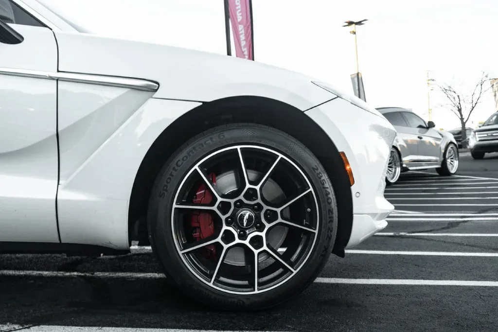 Aston Martin DBX photo 11