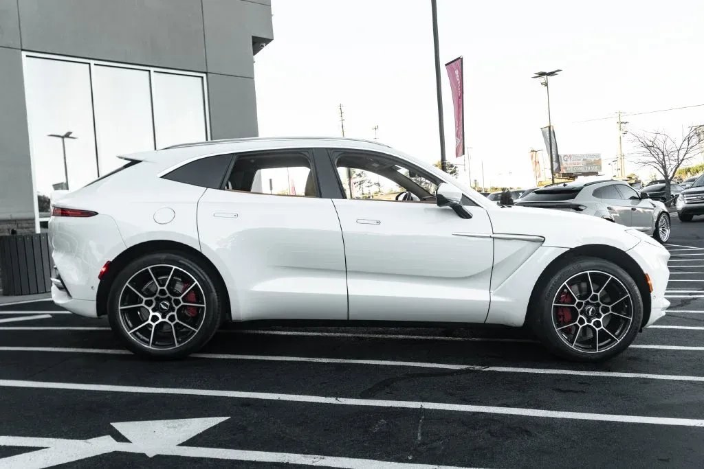 Aston Martin DBX photo 13