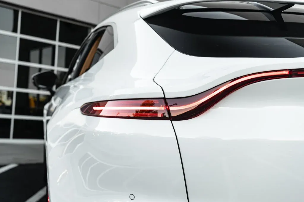 Aston Martin DBX photo 21