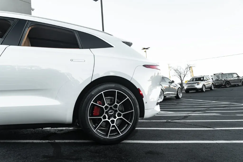 Aston Martin DBX photo 23
