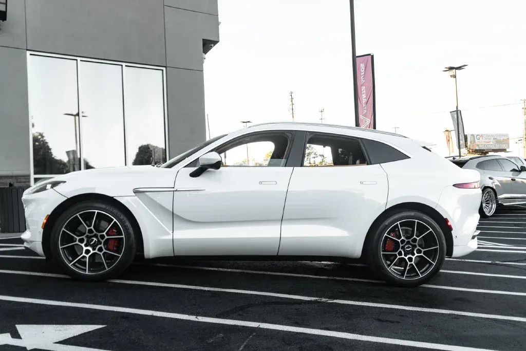 Aston Martin DBX photo 24