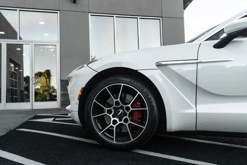 Aston Martin DBX photo 25