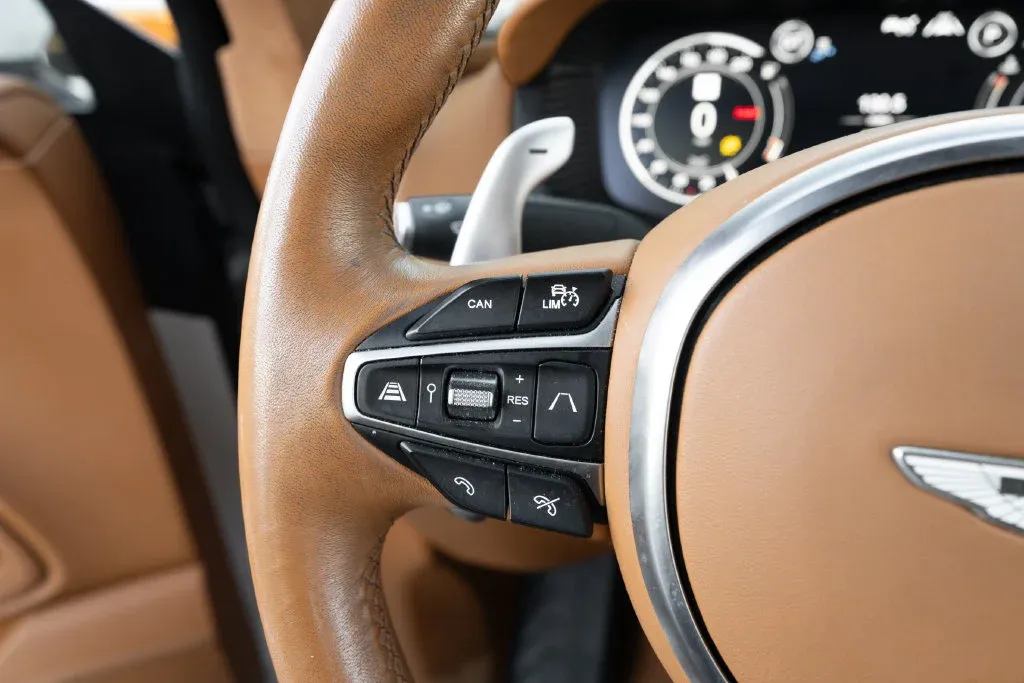 Aston Martin DBX photo 36