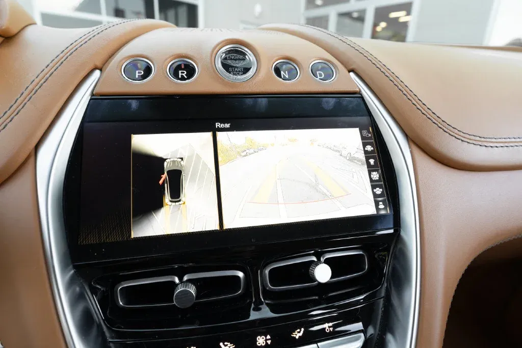 Aston Martin DBX photo 41