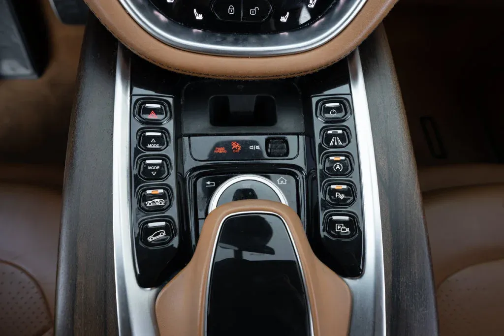Aston Martin DBX photo 43