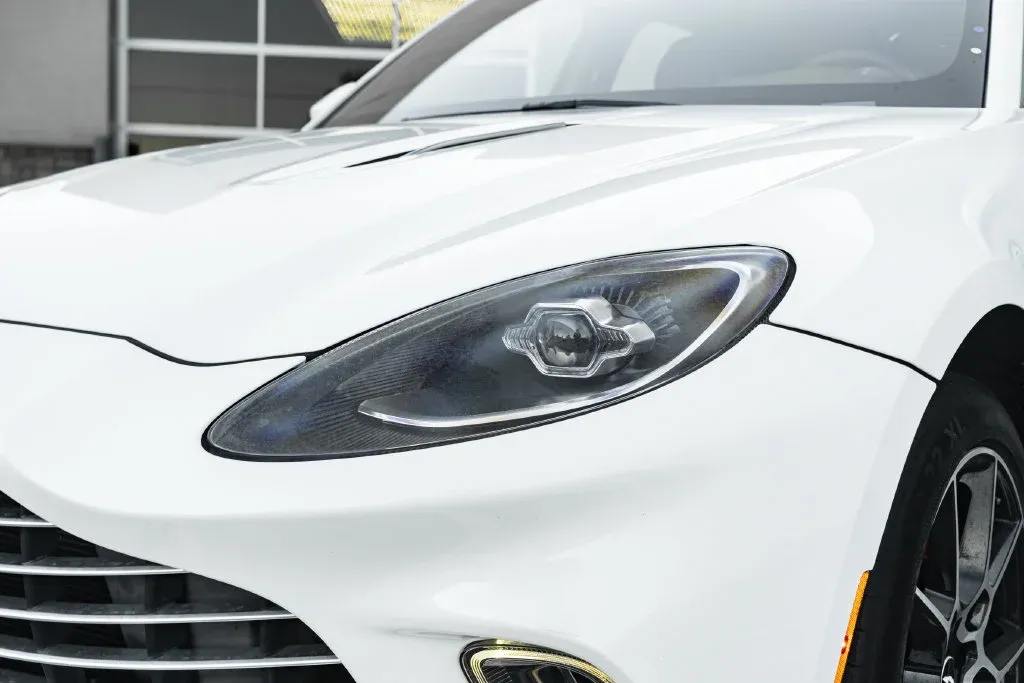 Aston Martin DBX photo 5
