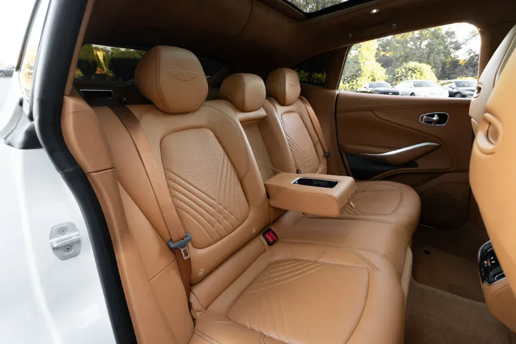 Aston Martin DBX photo 50