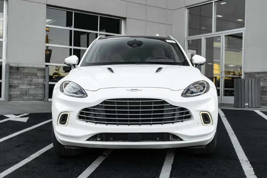 Aston Martin DBX photo 6