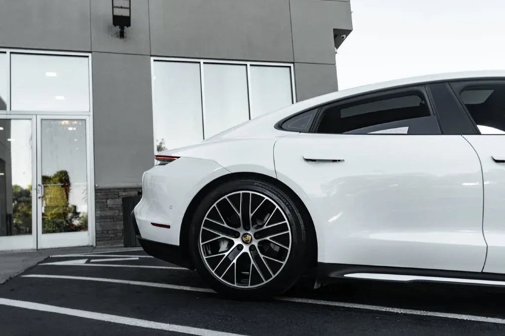 Porsche Taycan photo 11