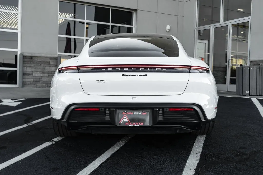 Porsche Taycan photo 14