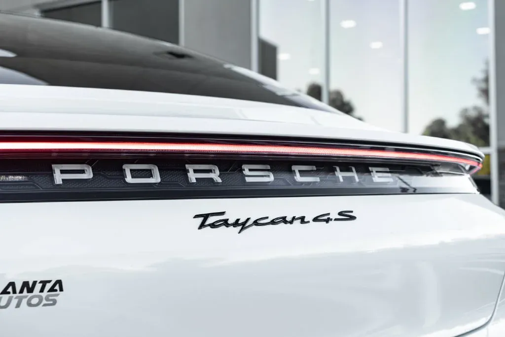 Porsche Taycan photo 15