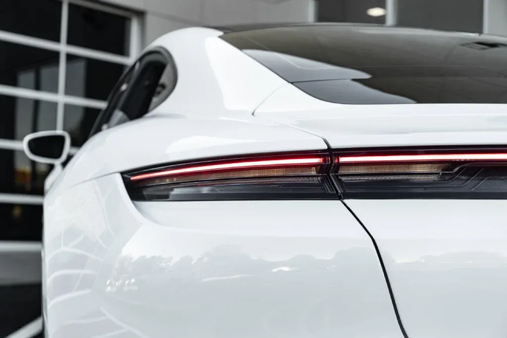 Porsche Taycan photo 16